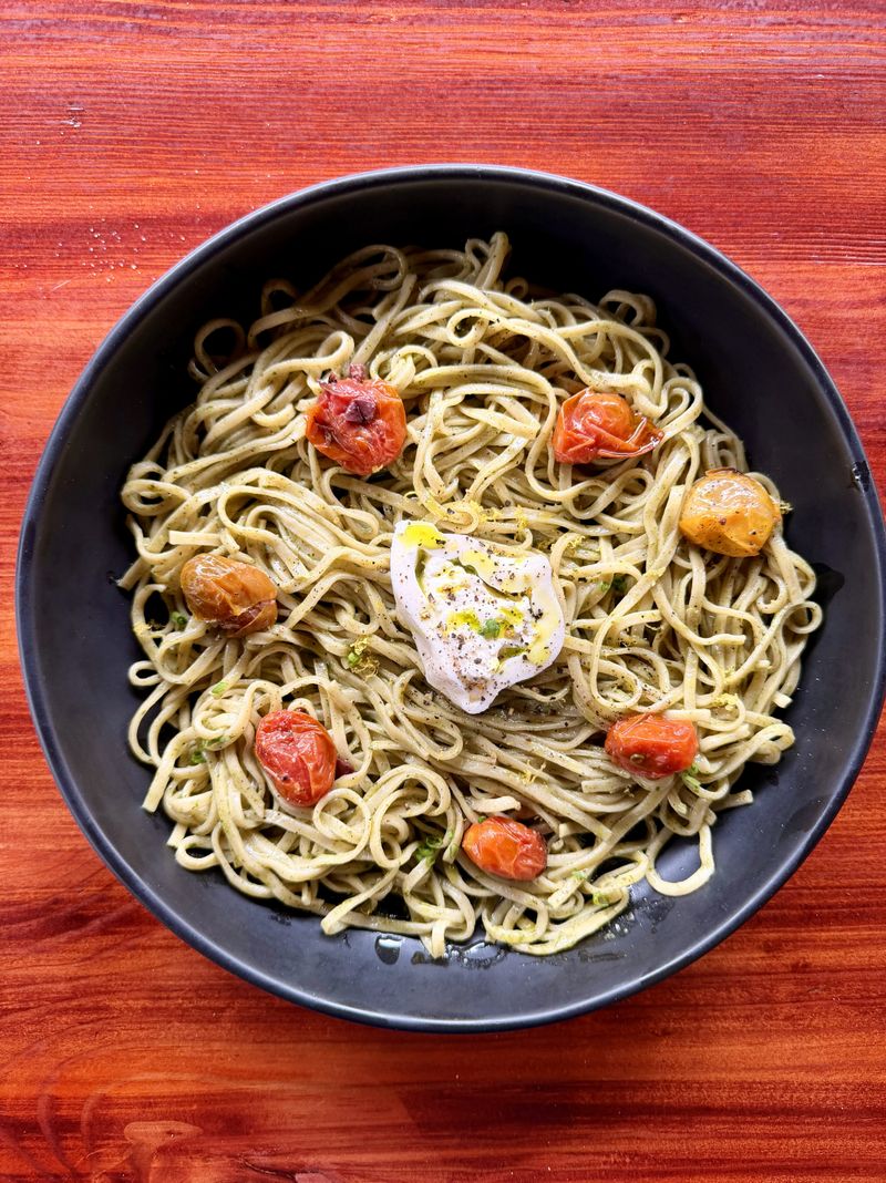 Linguini Burrata Pesto